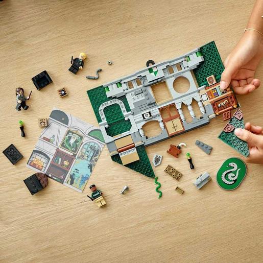 LEGO - Harry Potter - Estandarte de la Casa Slytherin con mini figura, juguete de construcción  76410