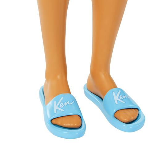 Barbie - Boneco Ken em fato de banho com acessórios de praia ㅤ