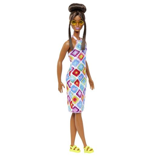 Barbie - Barbie Fashionista afro-americana com vestido de crochê e acessórios ㅤ