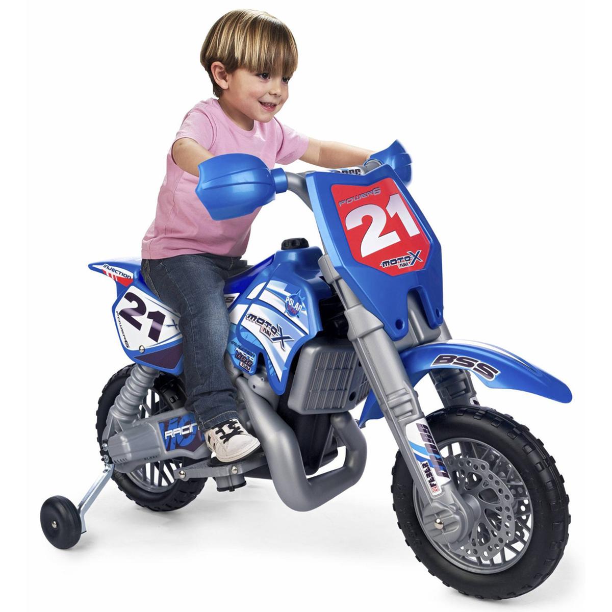 Motocross infantil. Uma mini moto, um capacete e muita diversão