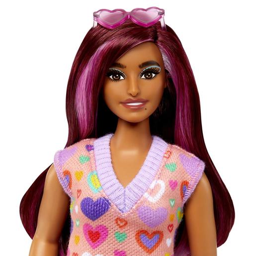 Barbie - Muñeca Fashionista con vestido de corazones y accesorios de moda ㅤ
